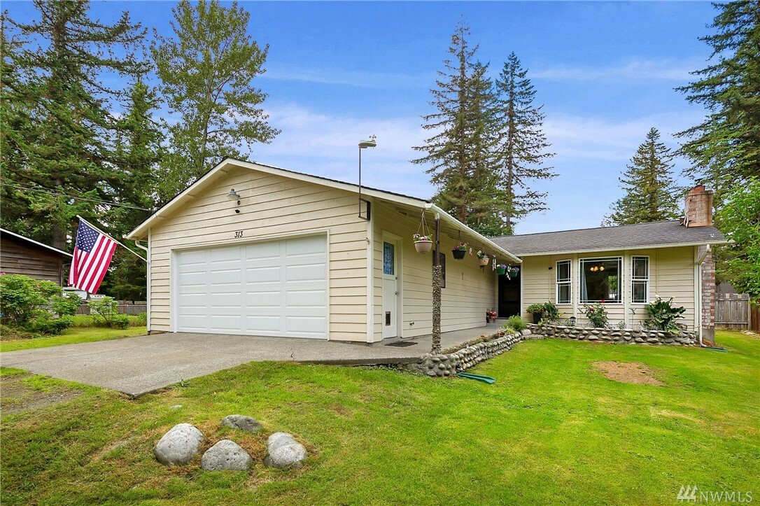 Property Photo:  313 9th St  WA 98251 