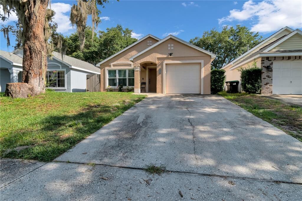 Property Photo: 5416 Pinto Way FL 32810