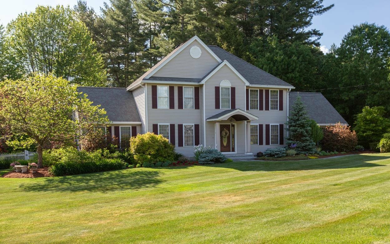 Property Photo: 1 Kendall Way NH 03062