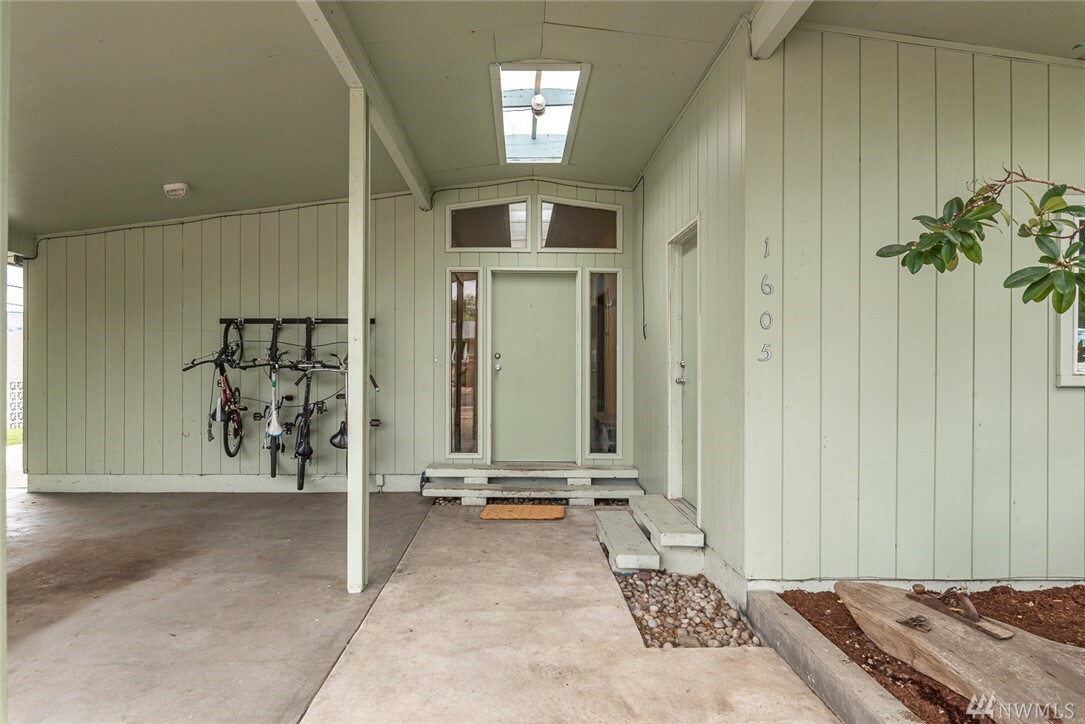 Property Photo: 1605 Pacific Lane WA 98801