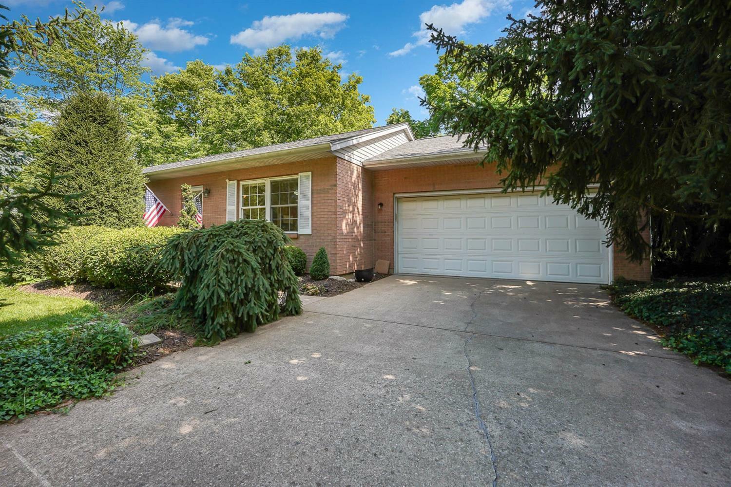 Property Photo: 820 Wisnew Dr OH 45245