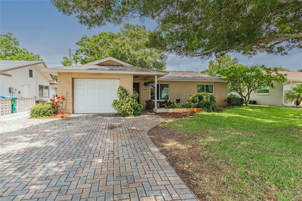 Property Photo:  2580 Bramblewood Drive E  FL 33763 