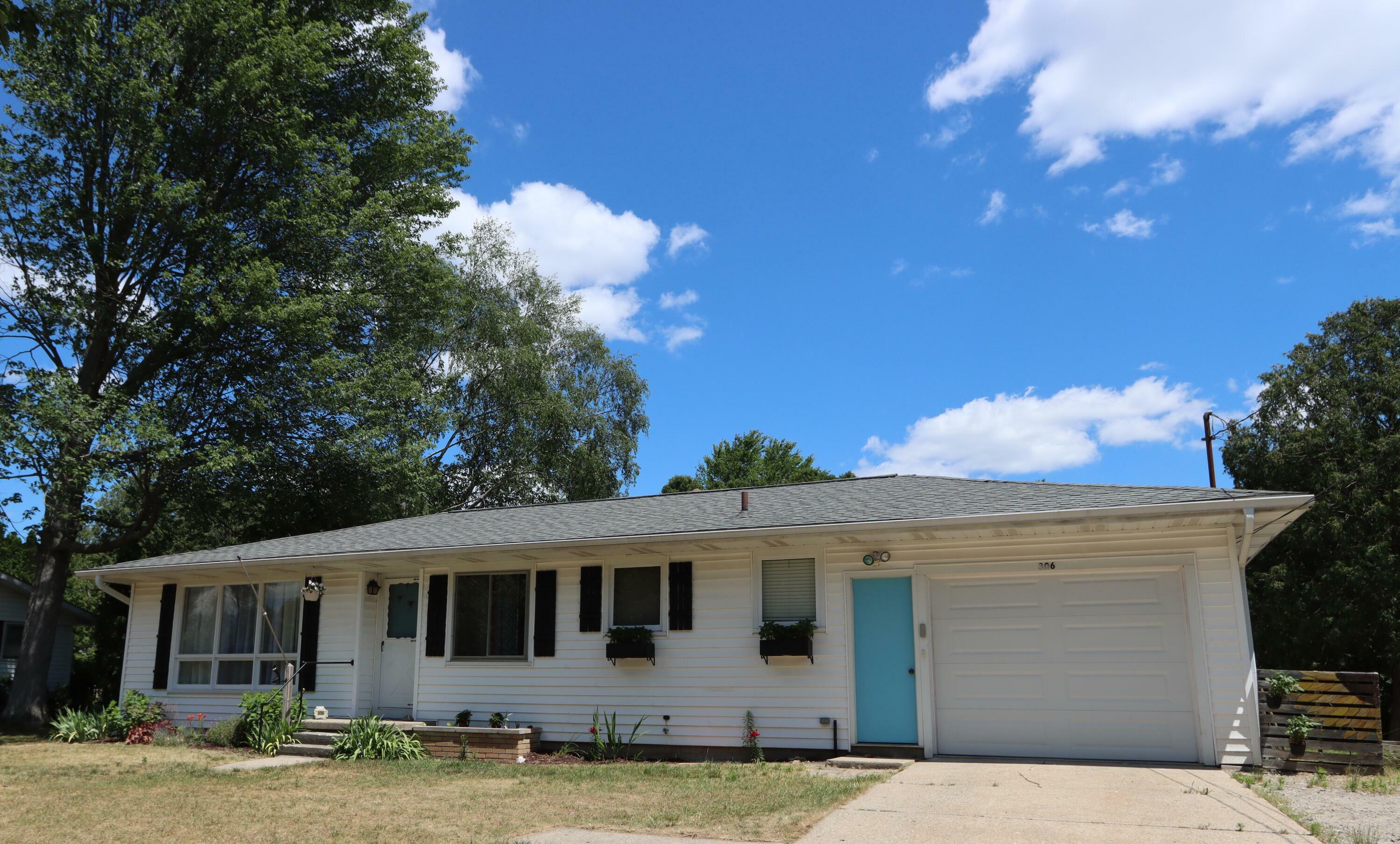 Property Photo: 306 Westwood Avenue MI 49412