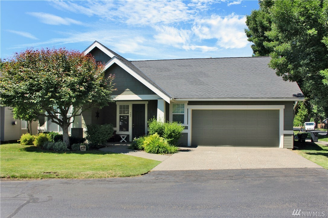 Property Photo:  702 SE Creekside Drive  WA 99324 