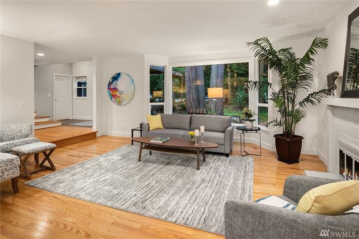 Property Photo:  425 218th Ave NE  WA 98074 