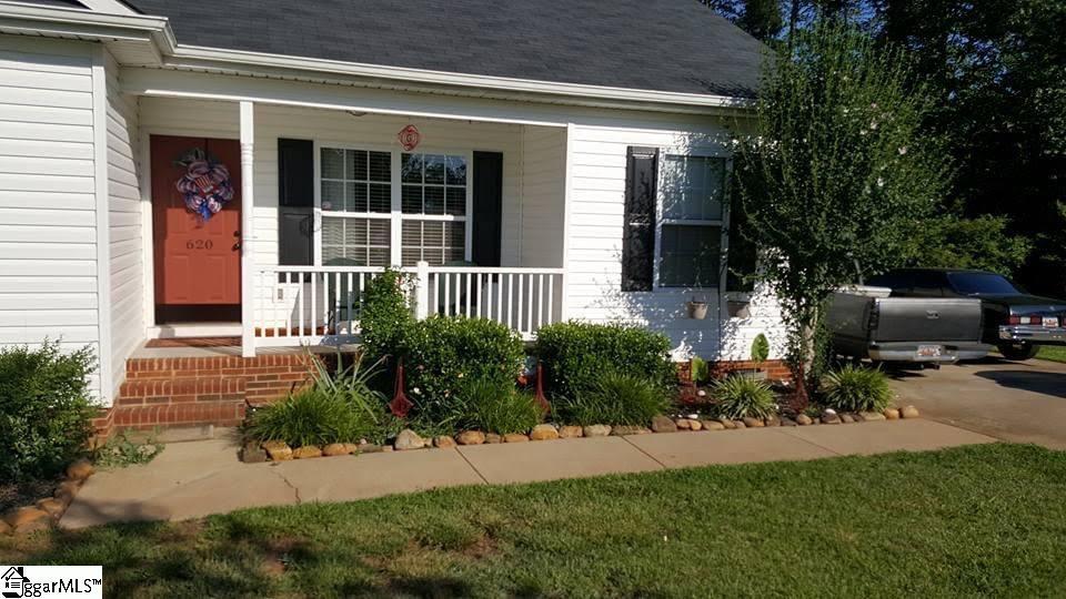 Property Photo: 620 Delward Way SC 29651