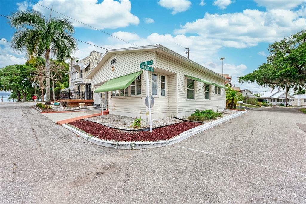 Property Photo:  104 Plaza Street E  FL 34208 