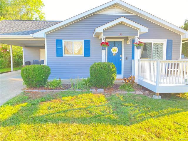 Property Photo:  135 Oak   63640 