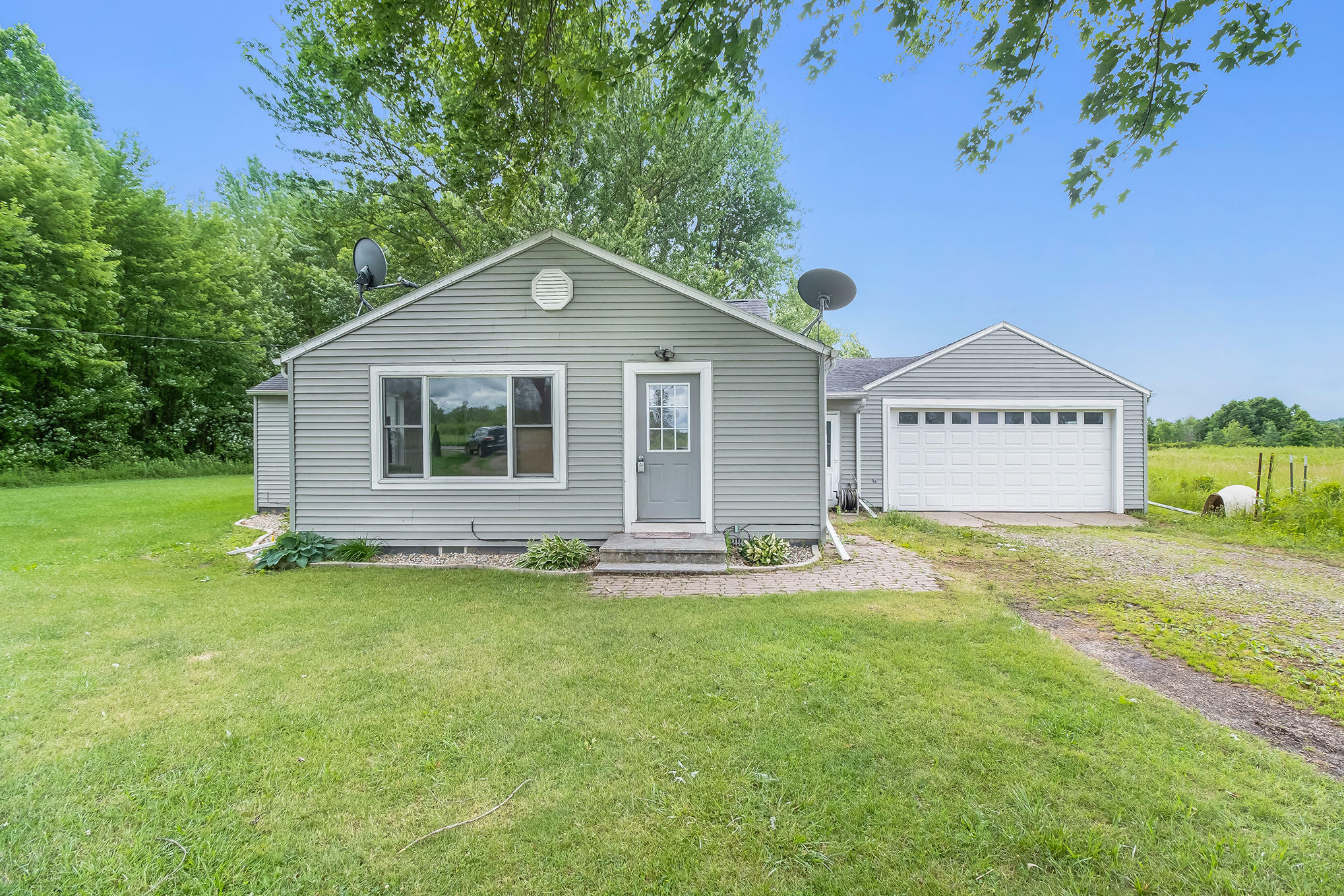 Property Photo:  2014 E D Avenue  MI 49004 