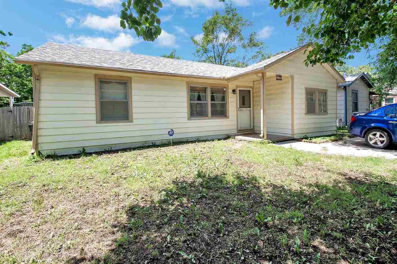 Property Photo:  1837 S Spruce St  KS 67211 