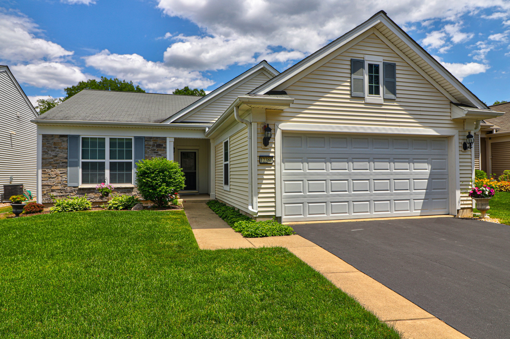 Property Photo: 12380 Russet Lane IL 60142