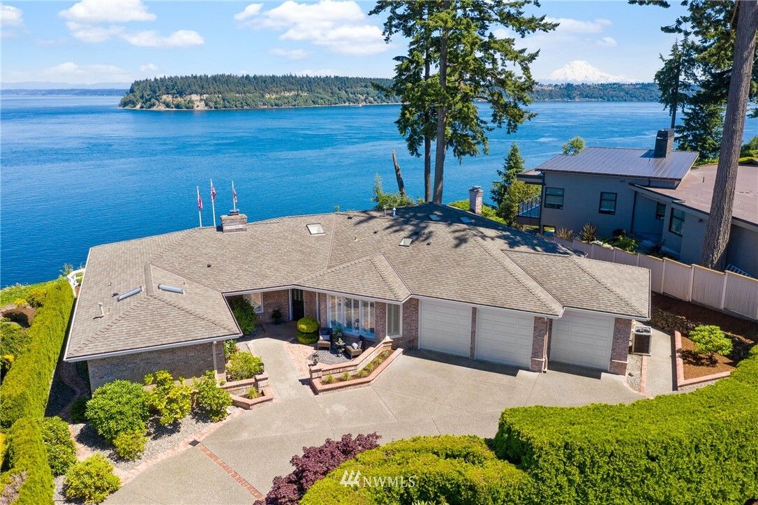 Property Photo:  2627  Holly Bluff Court  WA 98335 