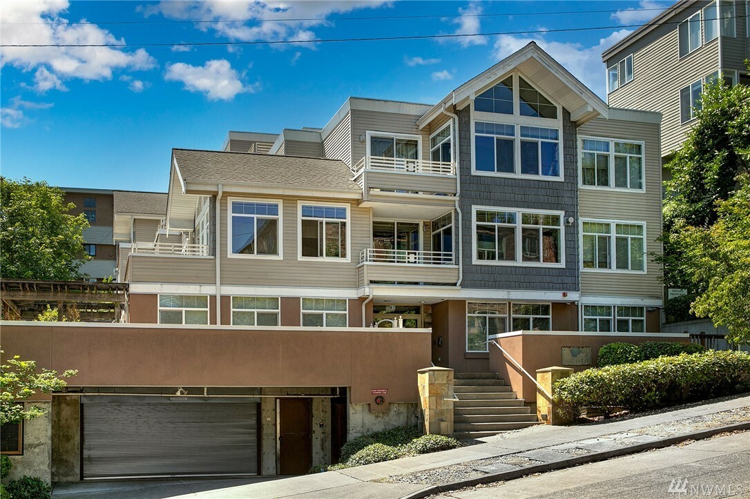 Property Photo:  611 Highland Dr 201  WA 98109 