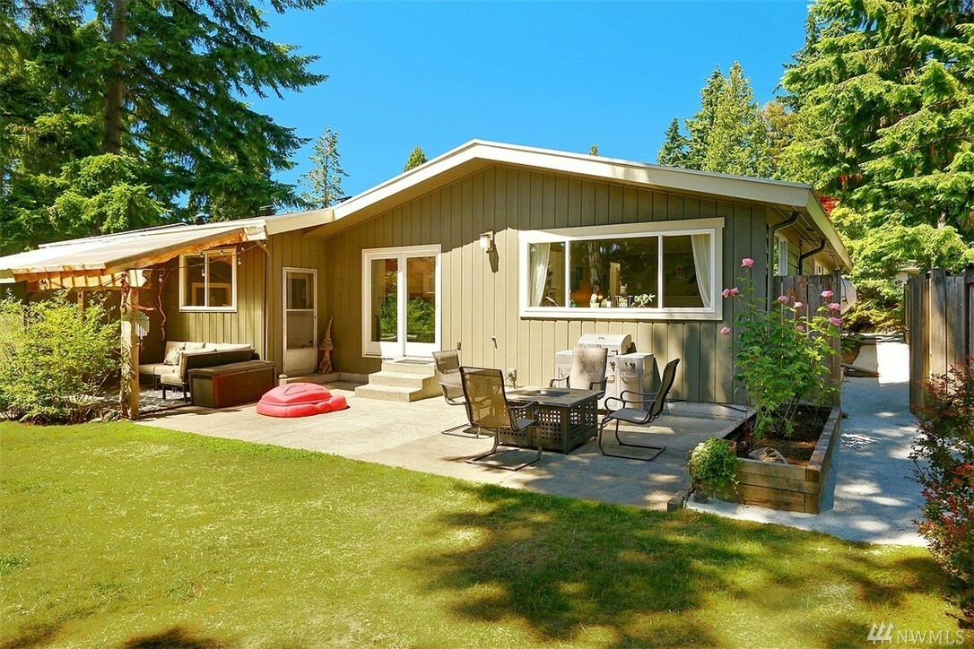 Property Photo:  9820 228th Place SW  WA 98020 