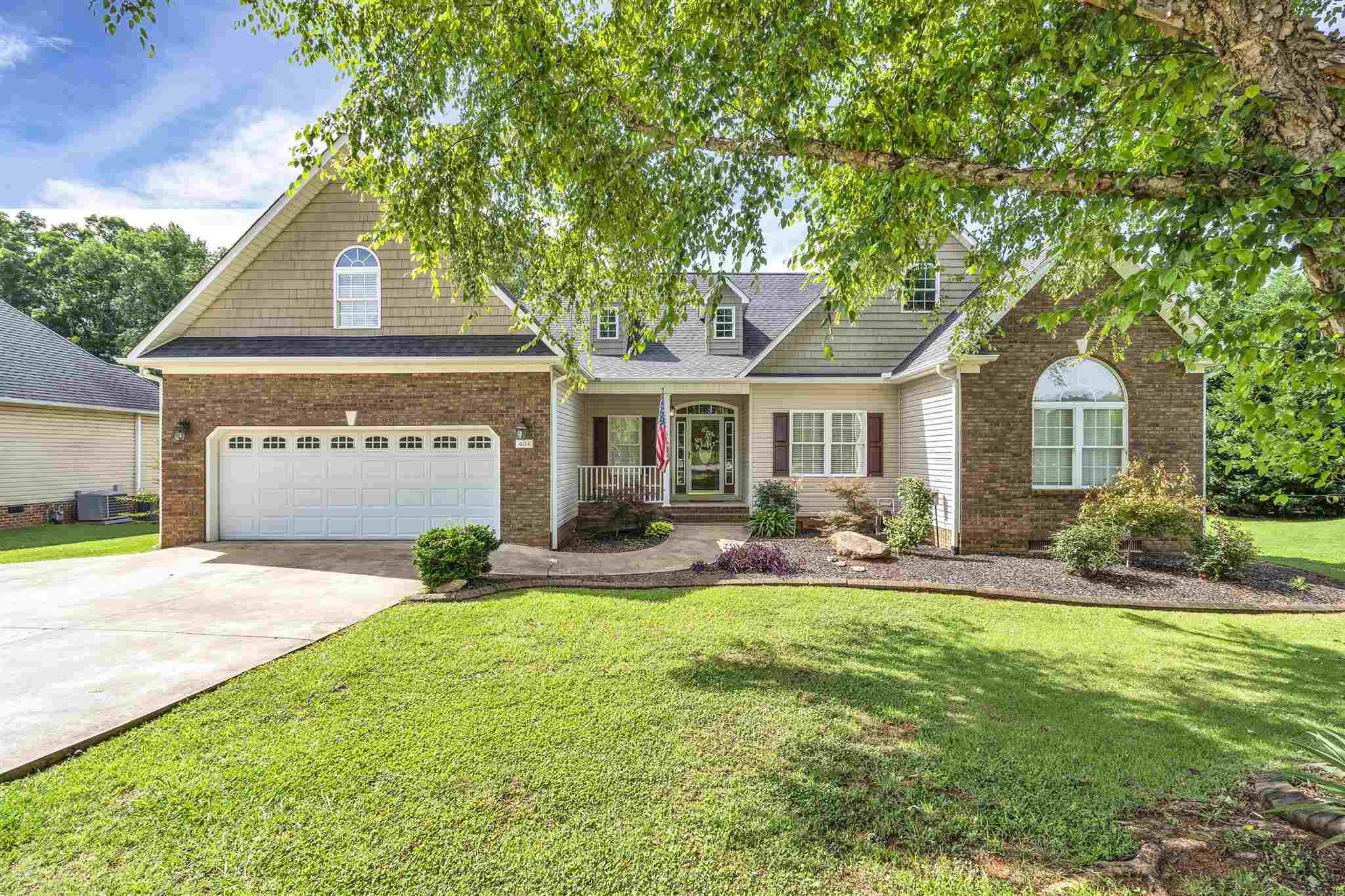 Property Photo:  404 Cobblestone Drive  SC 29349 