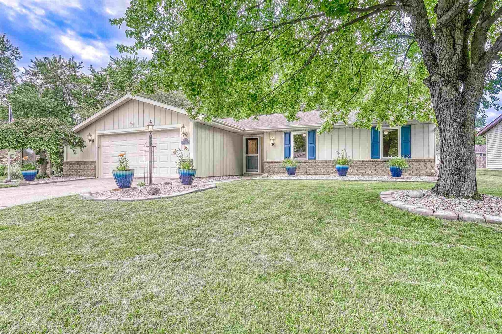 Property Photo: 3722 Marchfield Place IN 46804