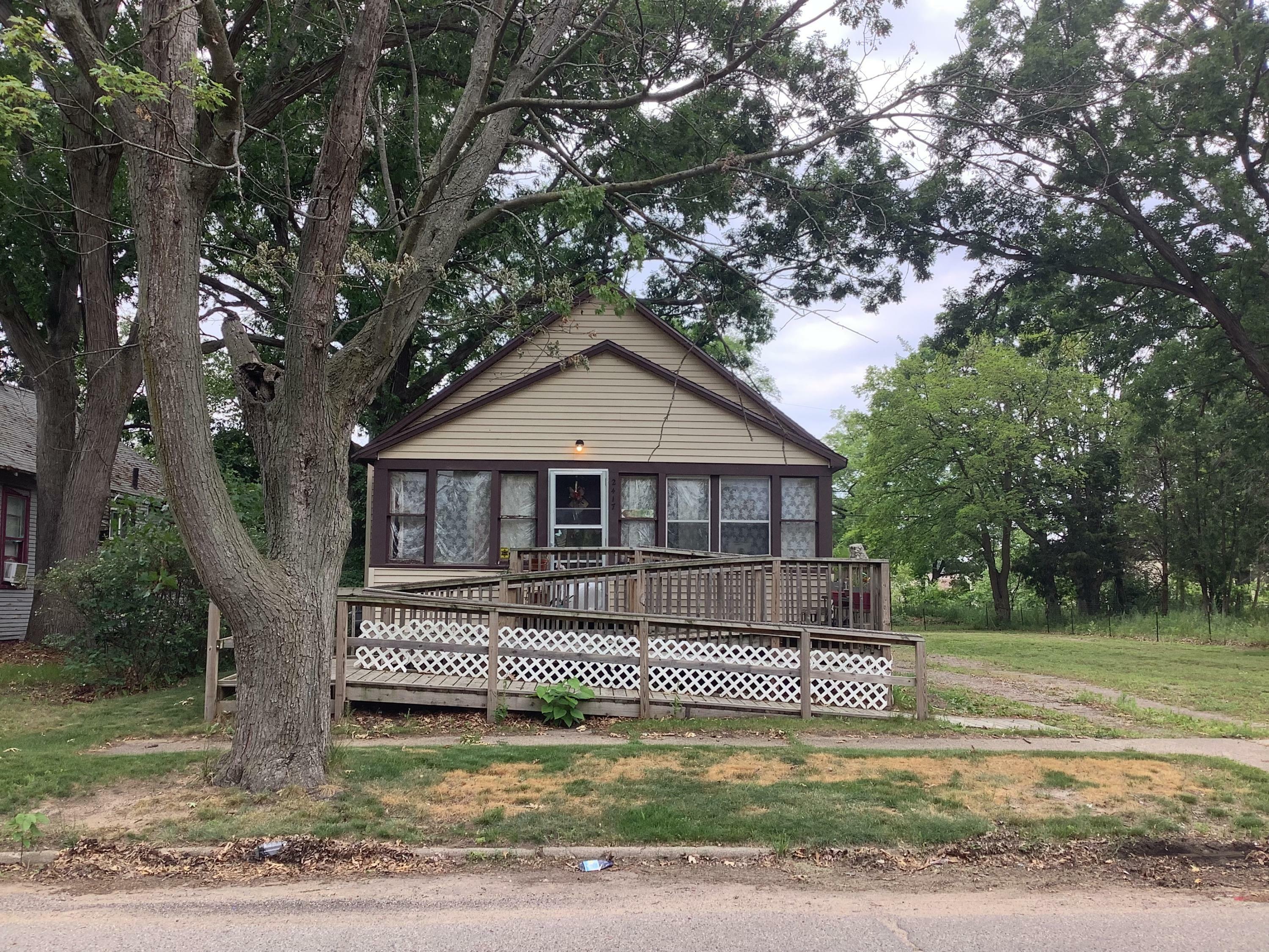 Property Photo:  2417 7th Street  MI 49444 