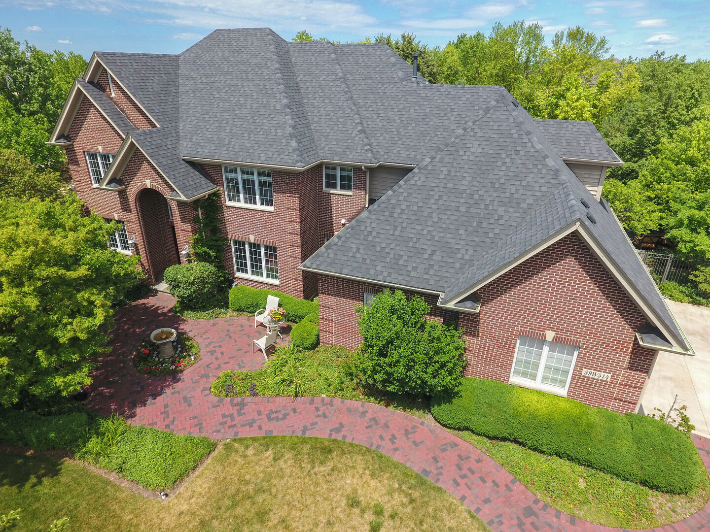 Property Photo: 39W514 Bealer Circle IL 60134