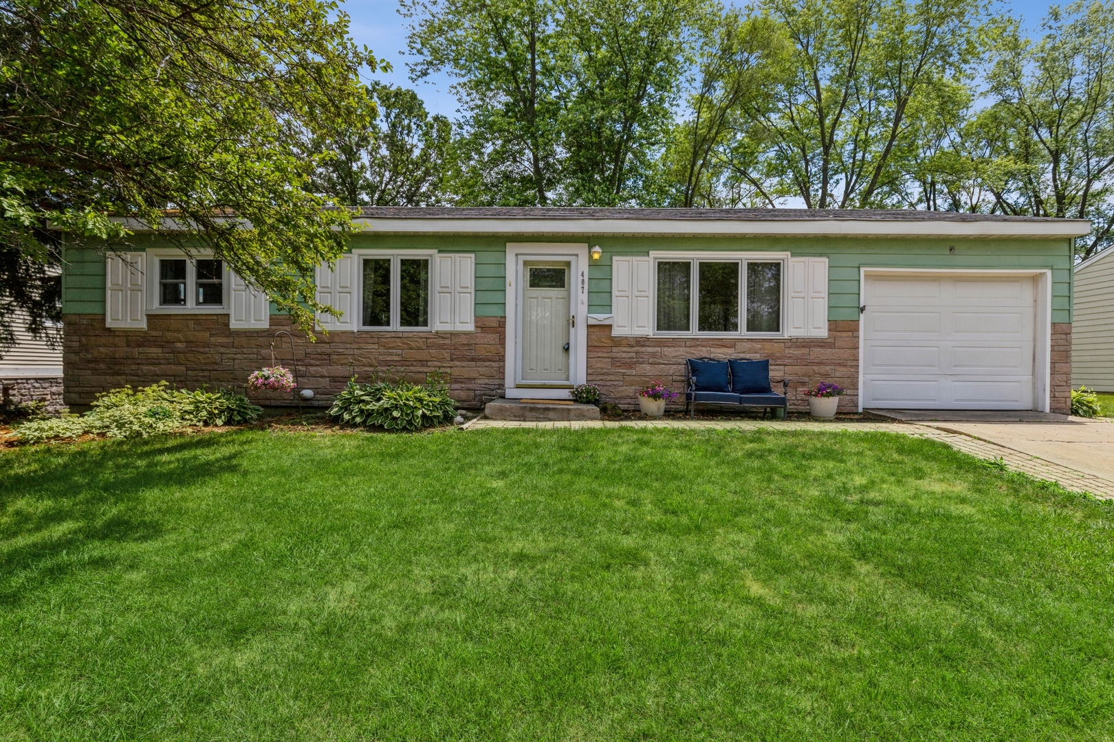 Property Photo:  407 Westmoreland Drive  IL 60061 