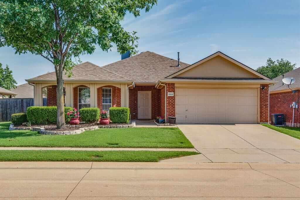 Property Photo:  9924 Coolidge Drive  TX 75072 