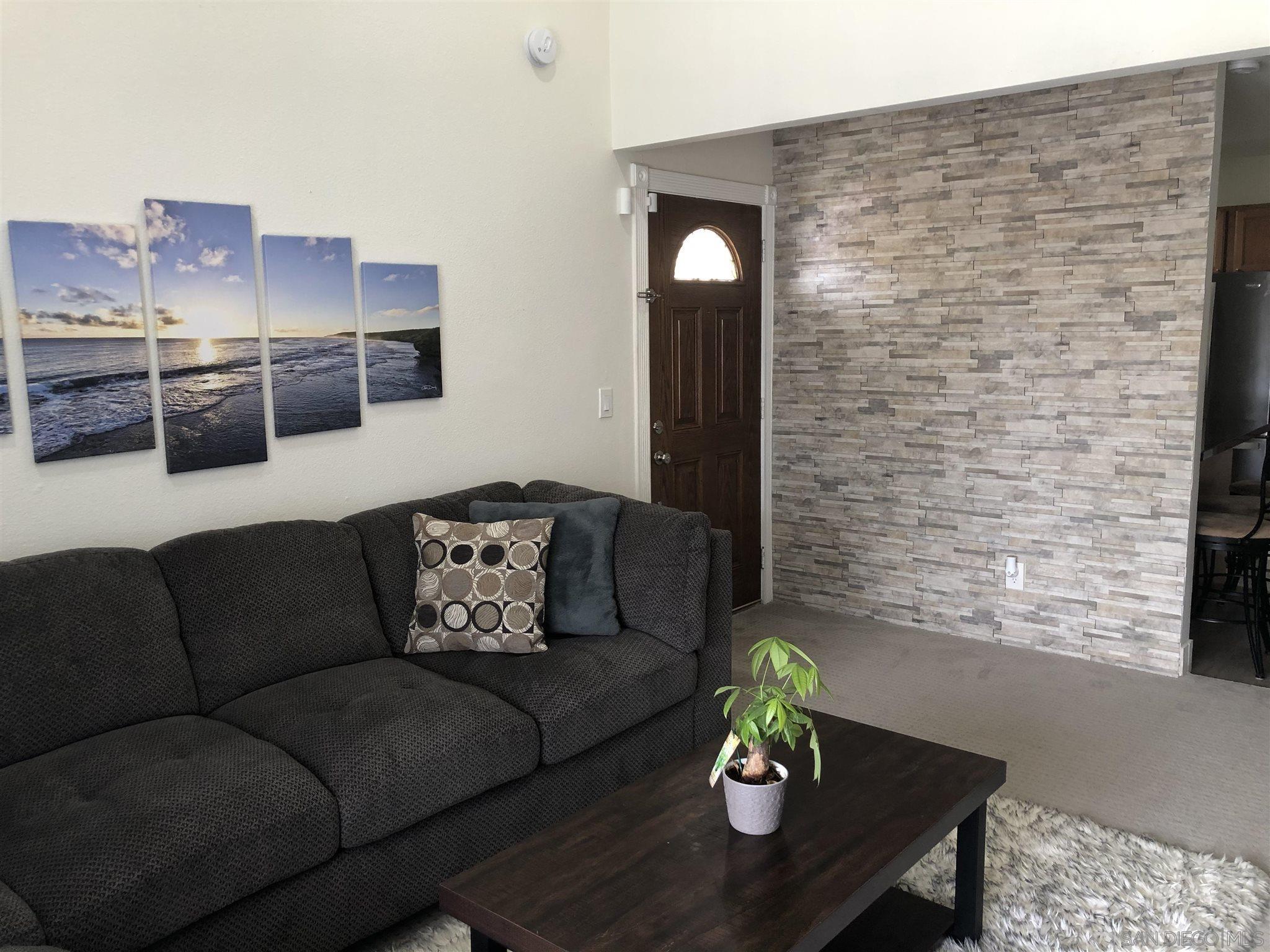 Property Photo: 2561 White Oak Pl Apt 6 CA 92027