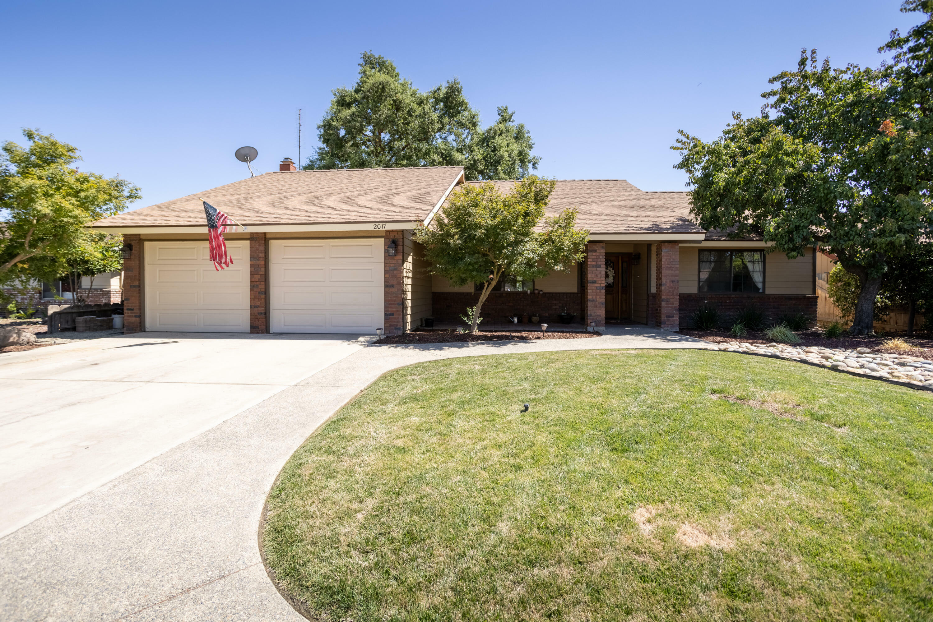 Property Photo:  2017 E Princeton Court  CA 93292 