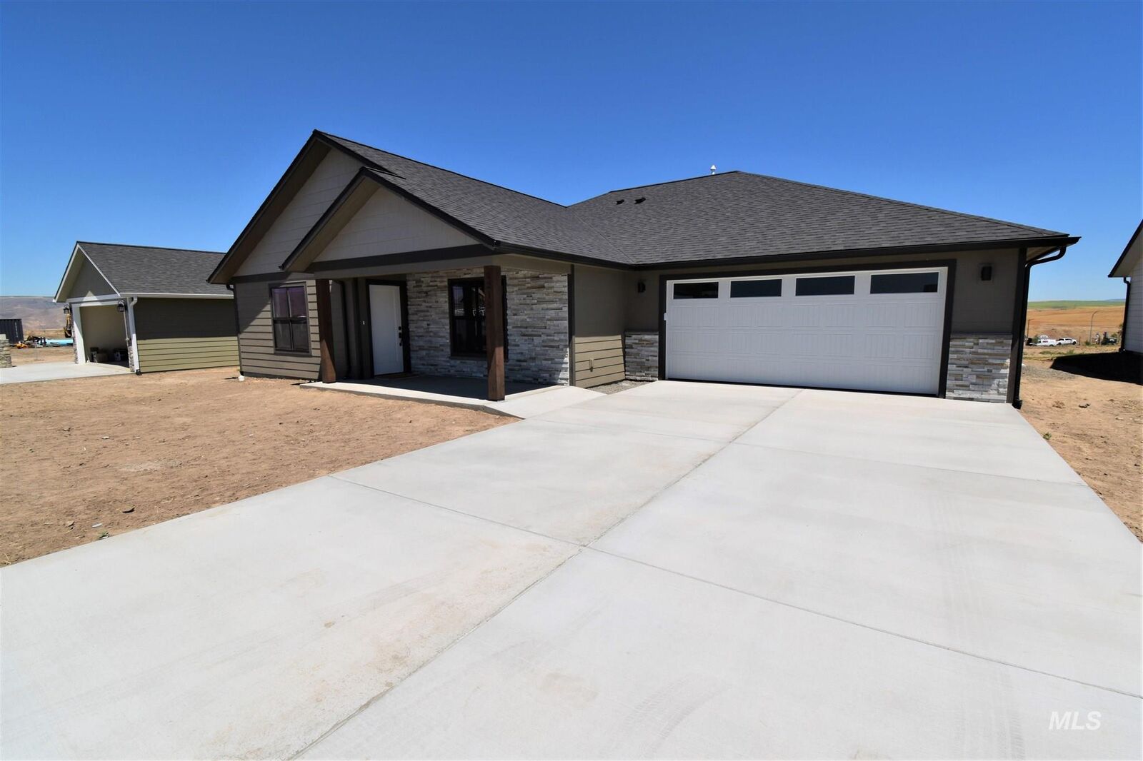 Property Photo: 3215 Parkridge Way ID 83501