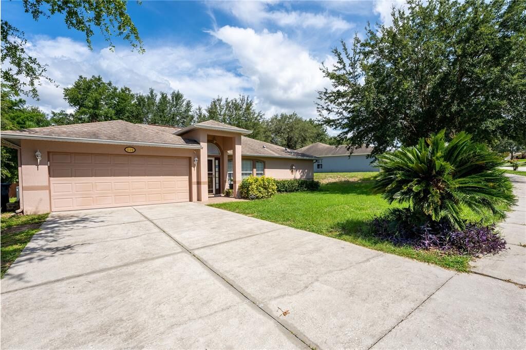 Property Photo:  1139 Hill Mount Drive  FL 34715 