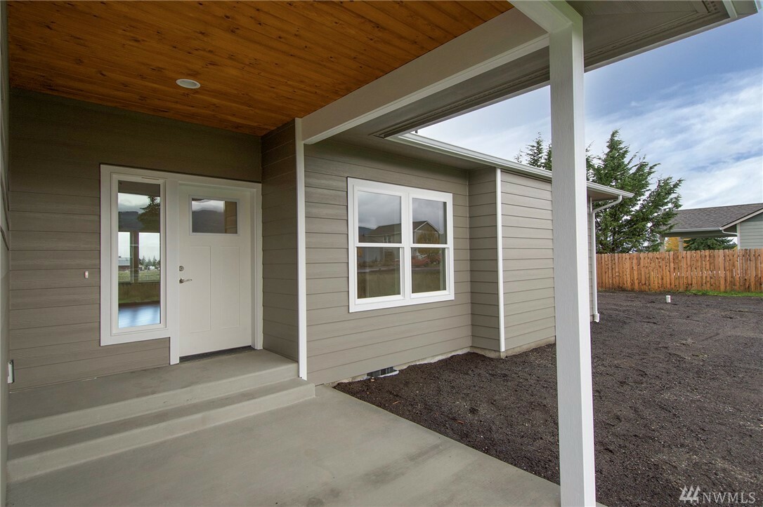 Property Photo:  21 Marlo Lp  WA 98382 