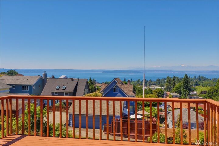 Property Photo:  6611 38th Ave SW  WA 98126 