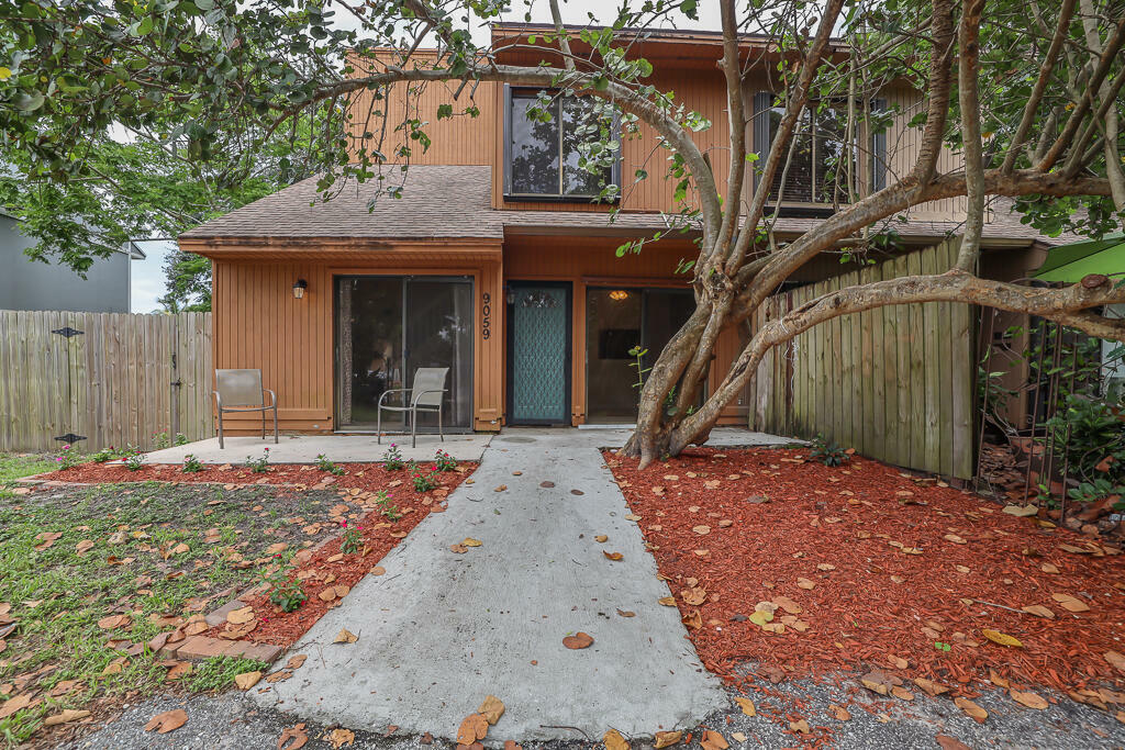 Property Photo:  9059 Green Meadows Way  FL 33418 