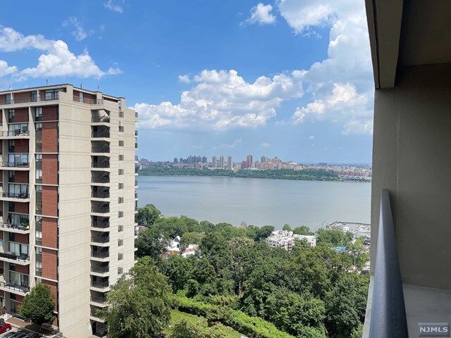 Property Photo:  6 Horizon Road 912  NJ 07024 