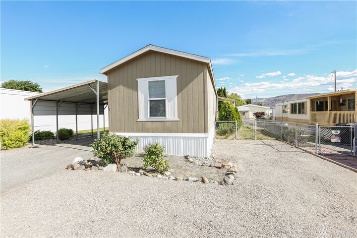 Property Photo: 455 9th St NE 49 WA 98802