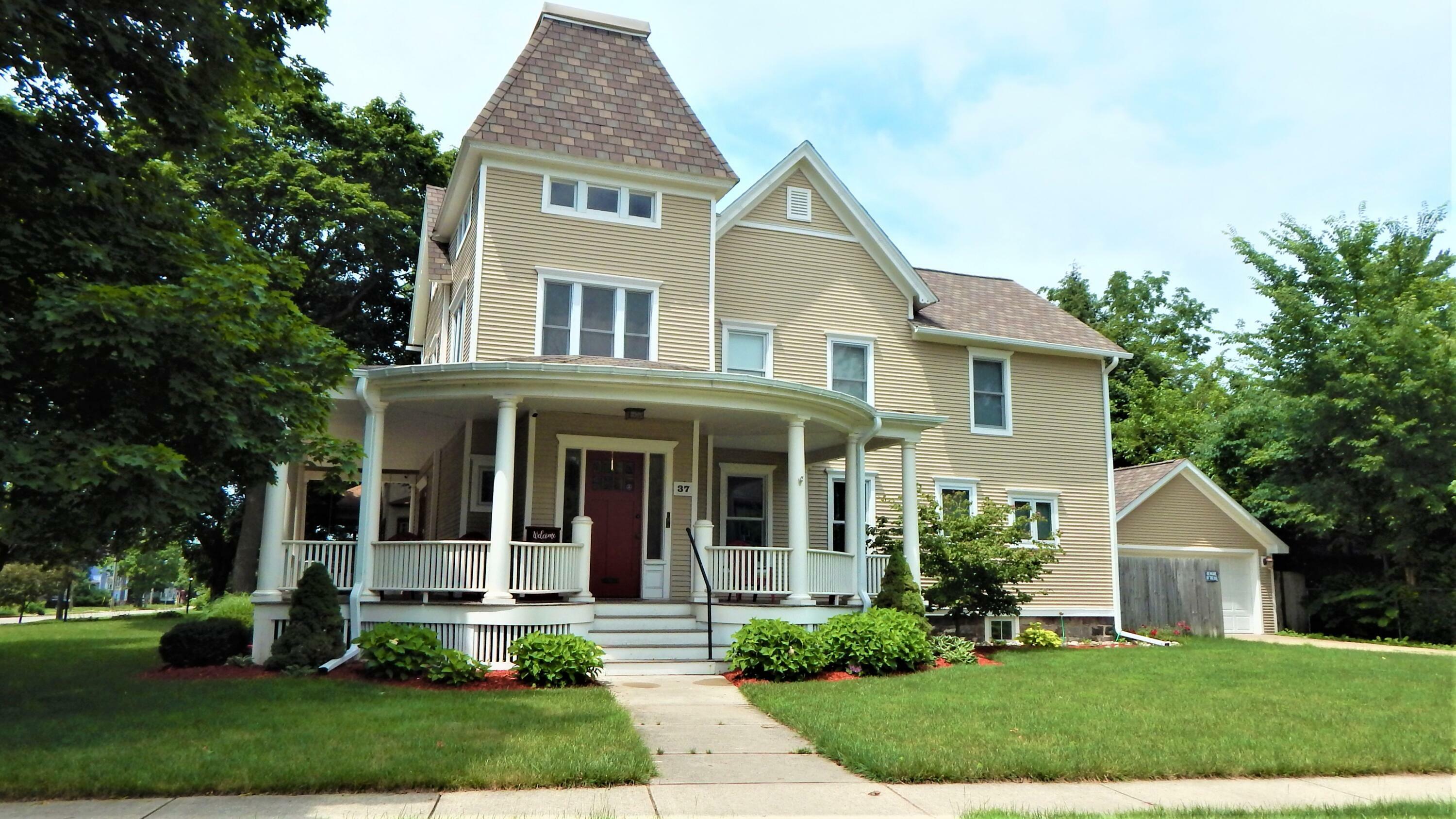 Property Photo:  37 Chestnut Street  MI 49017 