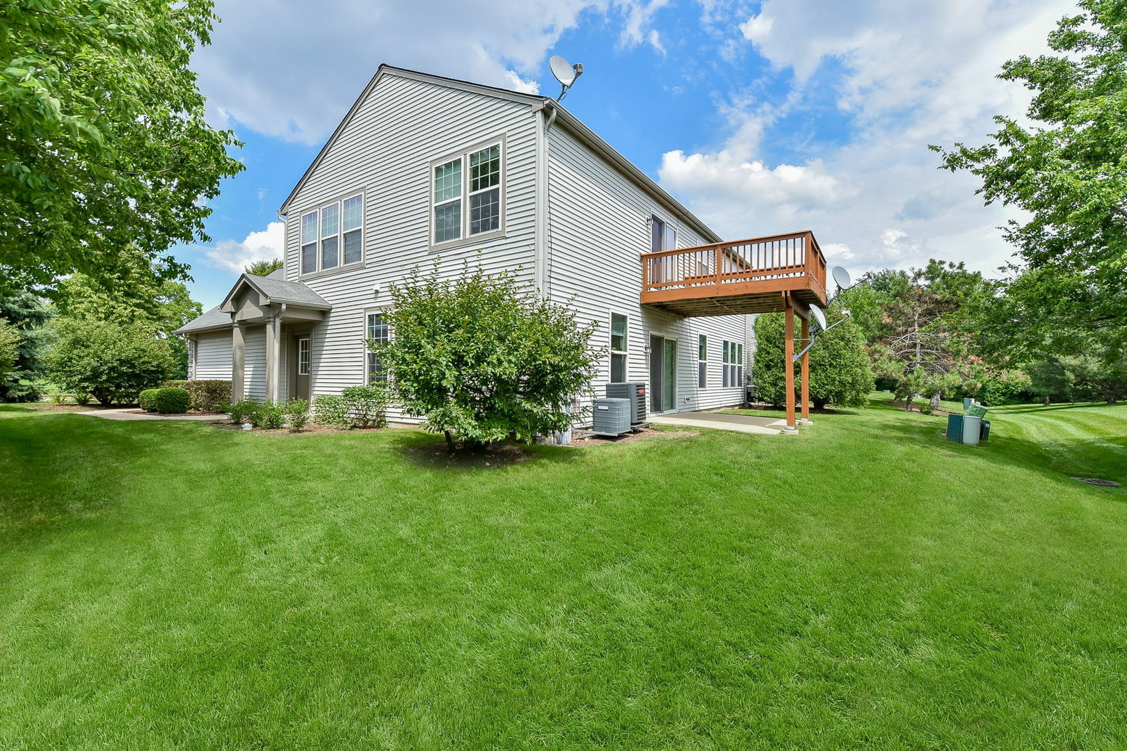 Property Photo: 585 Conservatory Lane IL 60502