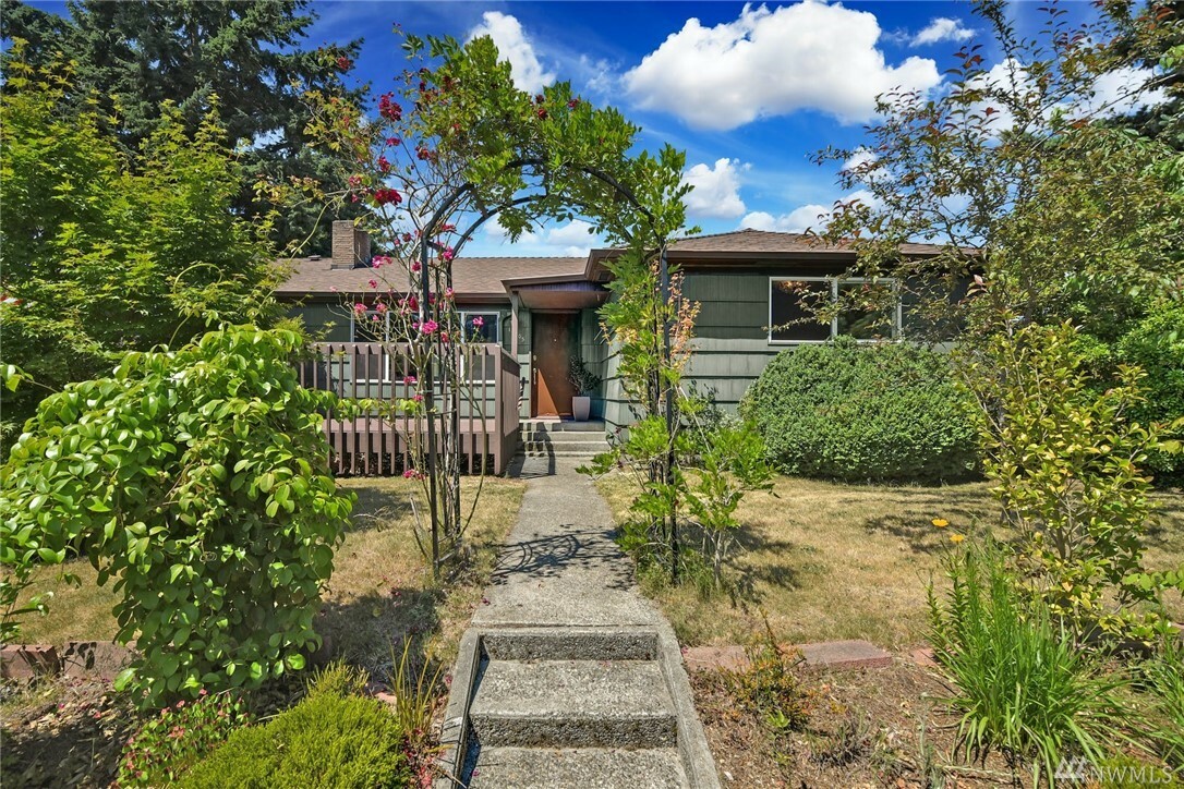 Property Photo:  10505 8th(Dead End) Ave NW  WA 98177 
