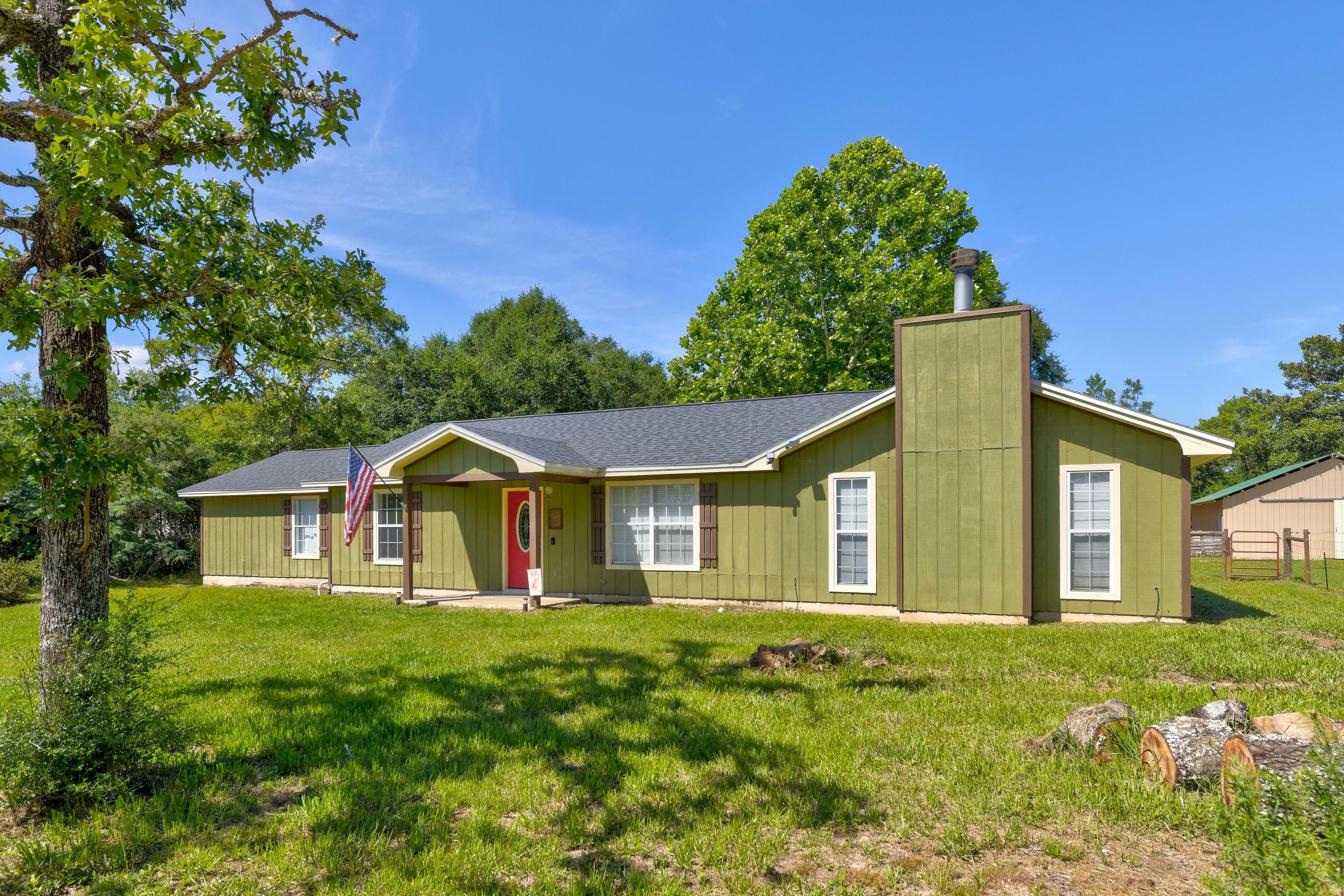 Property Photo: 6624 Bill Lundy Road FL 32567