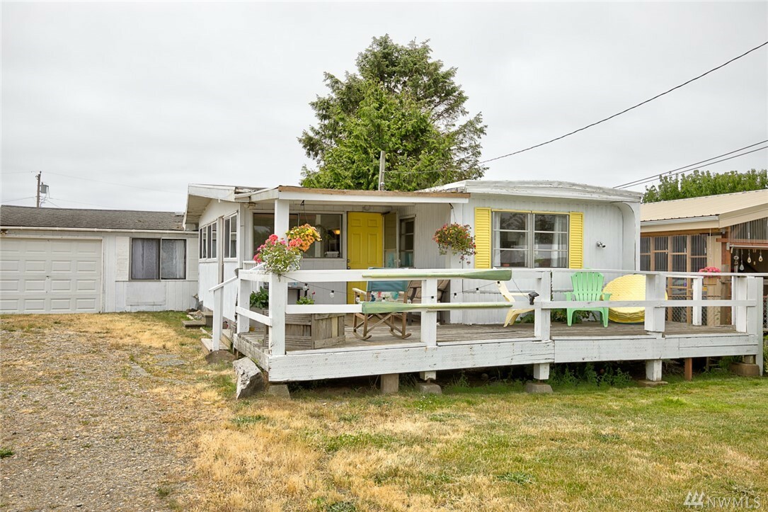 Property Photo:  705 S Rain St NE  WA 98569 