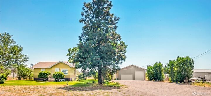 Property Photo:  2883 Road 14.6 NW  WA 98823 