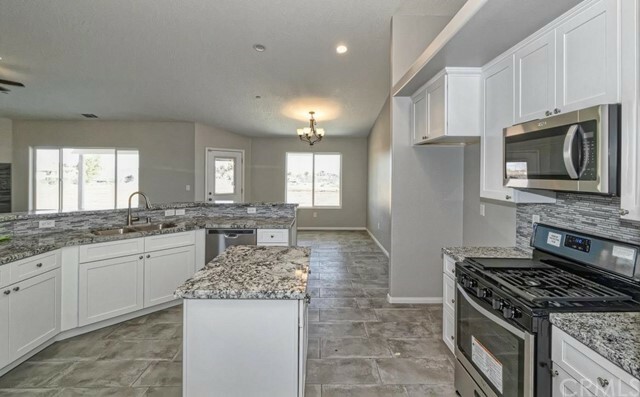 Property Photo:  11355 Cottonwood Avenue  CA 92345 