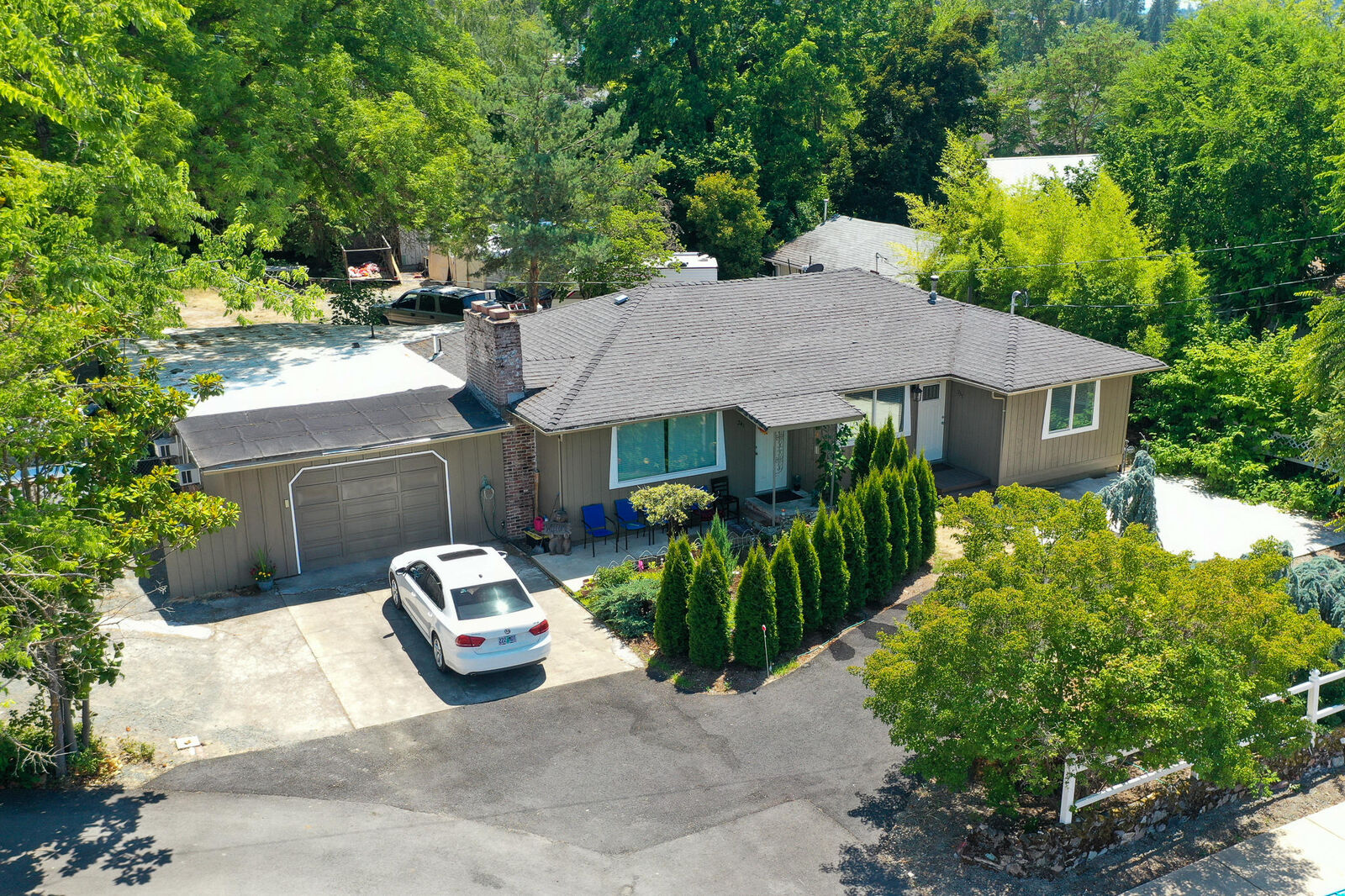 Property Photo:  237-241 SE Grandview Avenue  OR 97527 