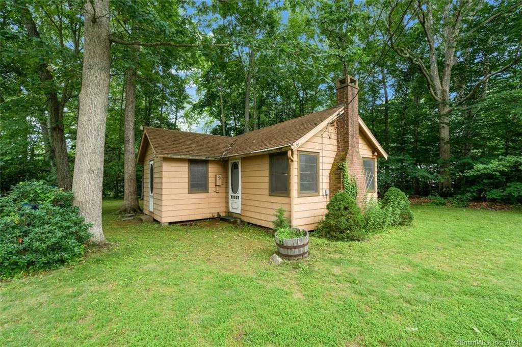 Property Photo:  31 Lone Pine Trail  CT 06371 