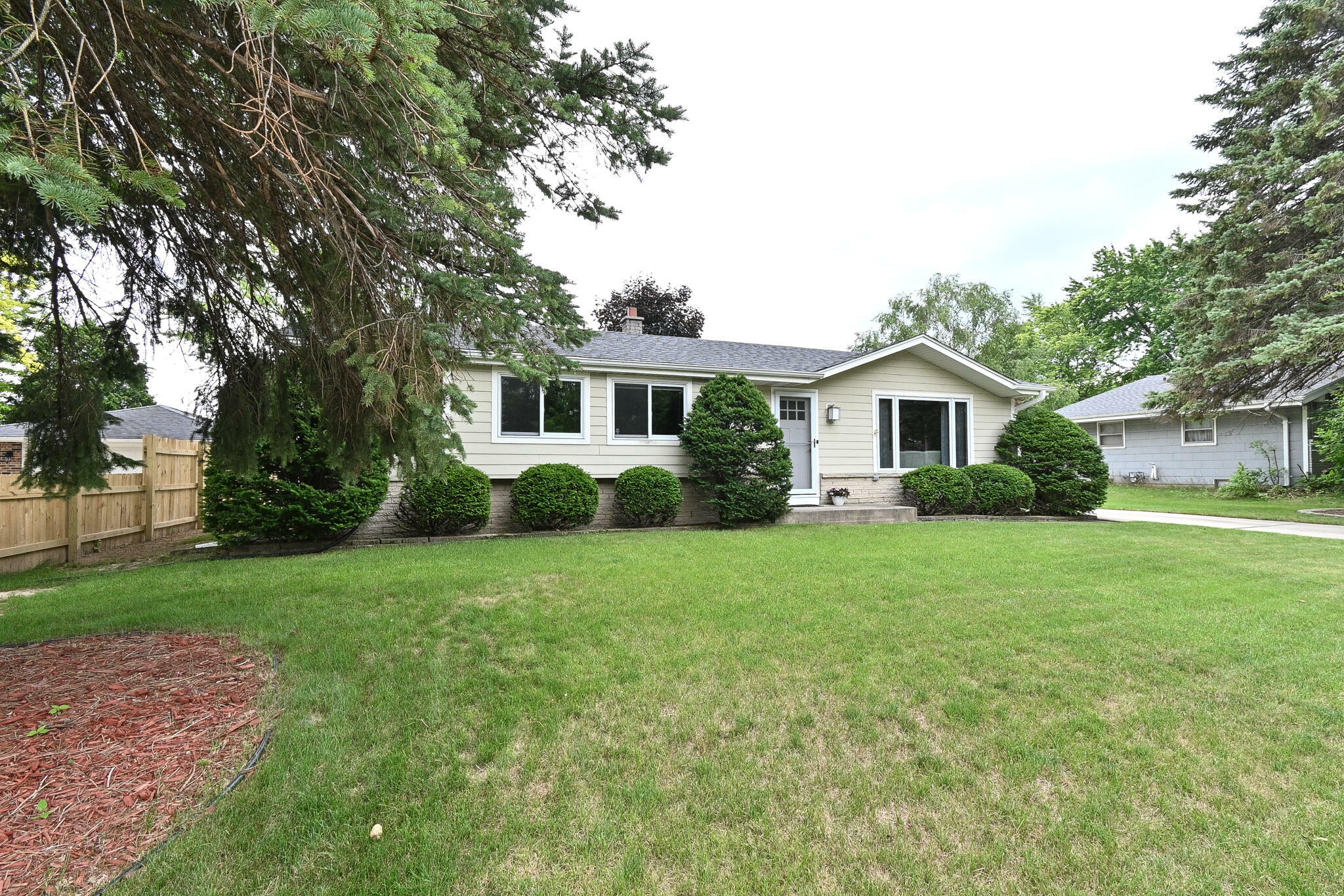 Property Photo:  121 Maple St  WI 53024 