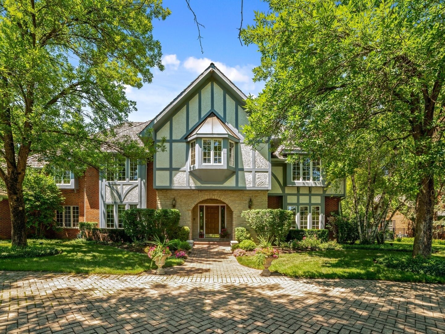 Property Photo: 1380 Kurtis Lane IL 60045