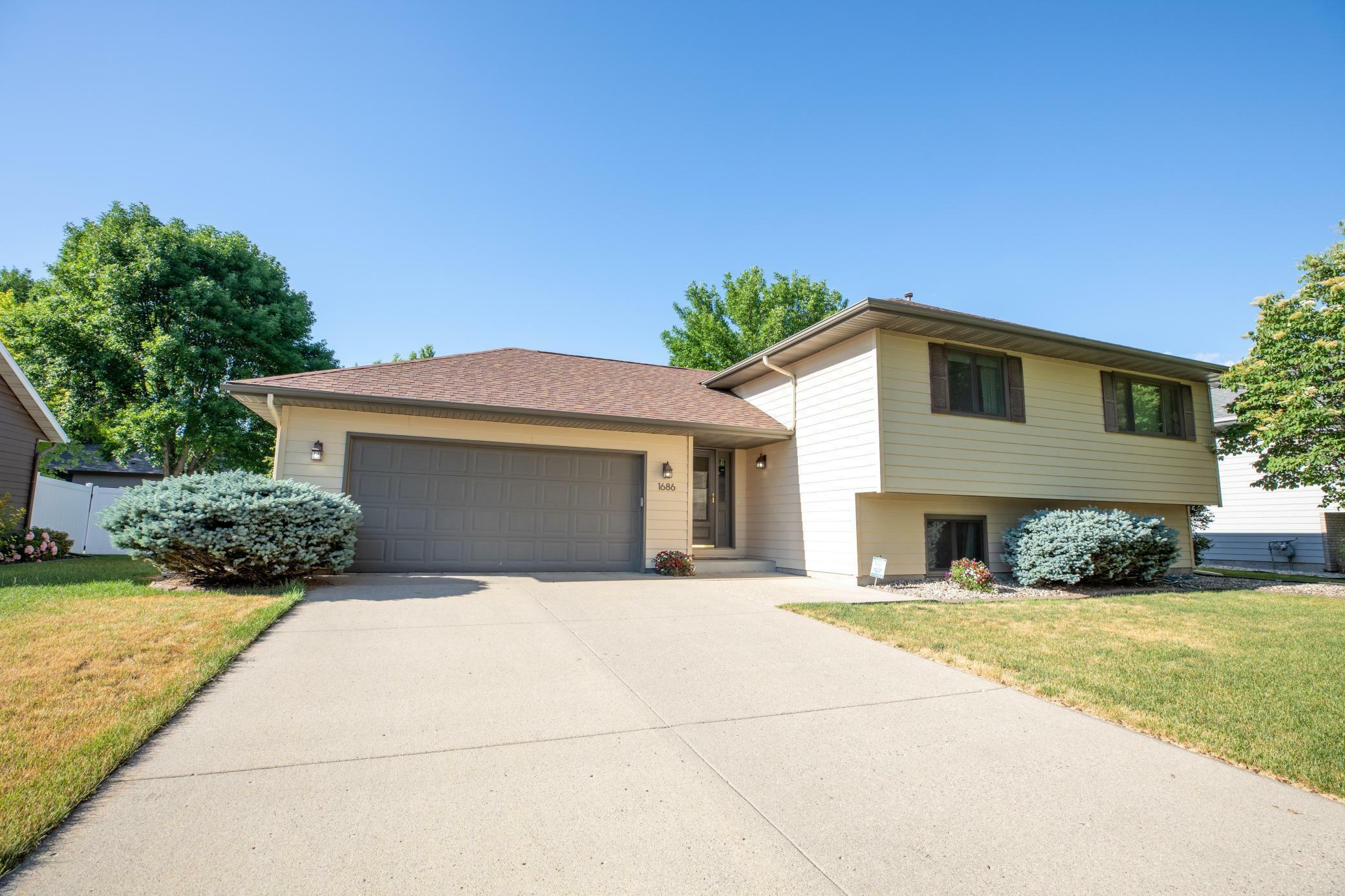 Property Photo: 1686 Knights Drive MN 56003