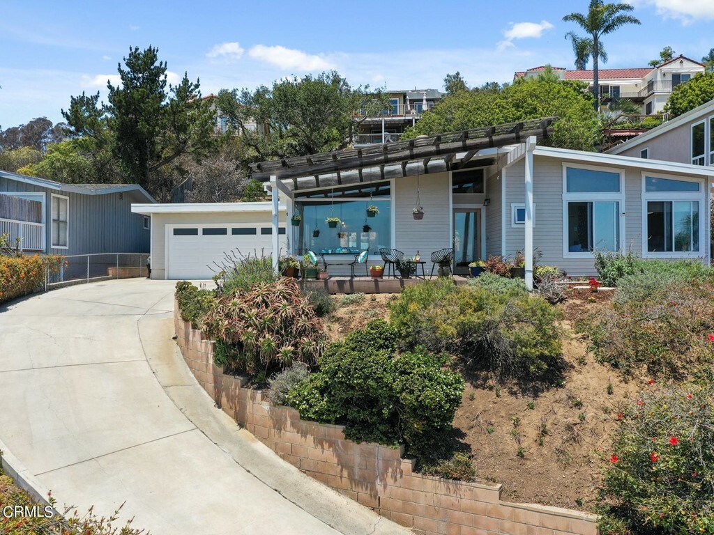 Property Photo:  2109 Foster Avenue  CA 93001 