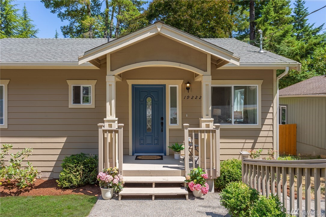 Property Photo: 19222 NE 12th Ave WA 98155