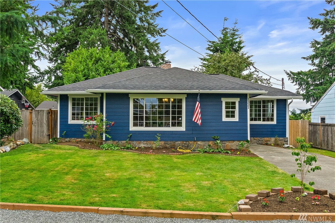 Property Photo: 1321 Kossuth Ave WA 98203