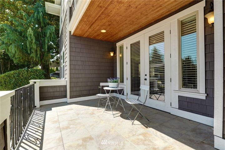 Property Photo:  222  13th Avenue  WA 98033 