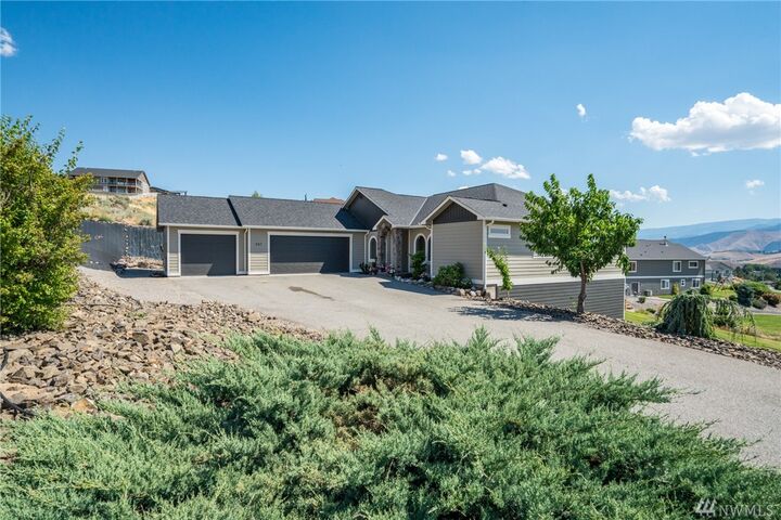 Property Photo:  447 W Rolling Hills Lane  WA 98801 
